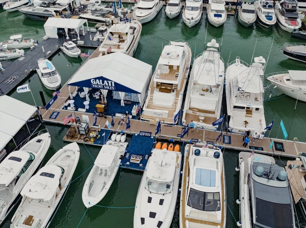 miamiboatshow.com