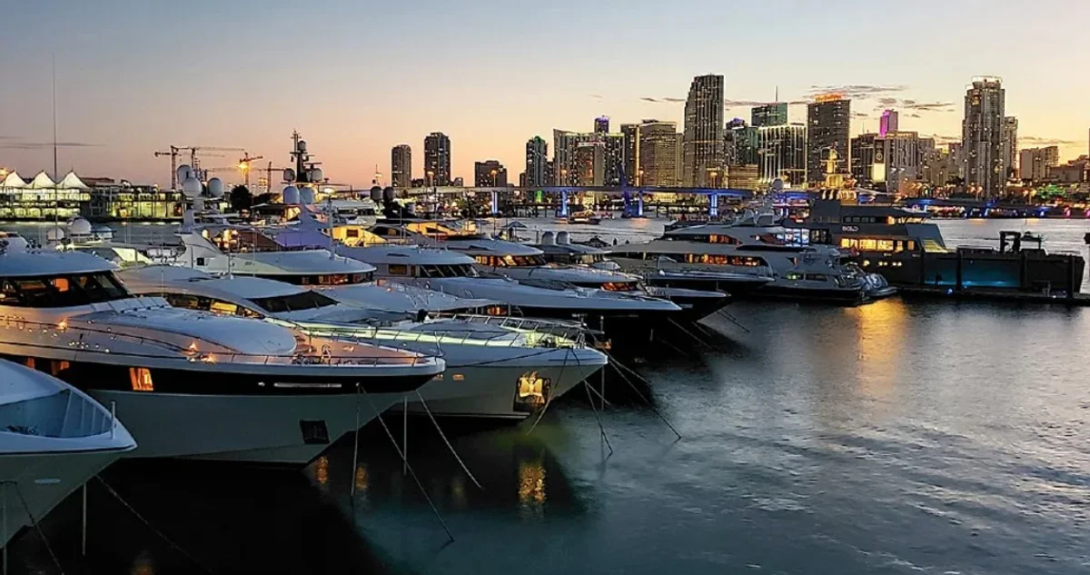 miamiboatshow.com